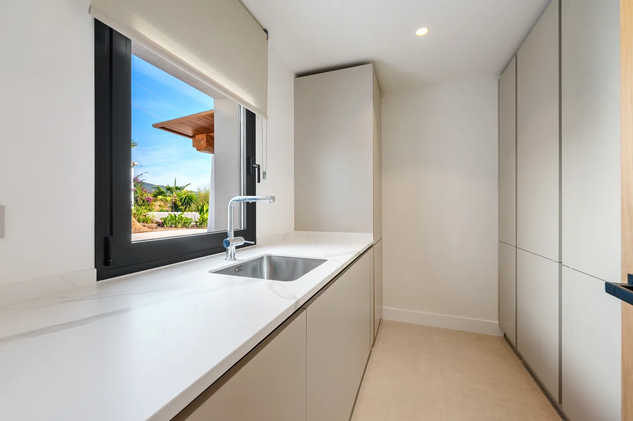 5-bedroom villa in El Rosario with private pool and private garden — image 4