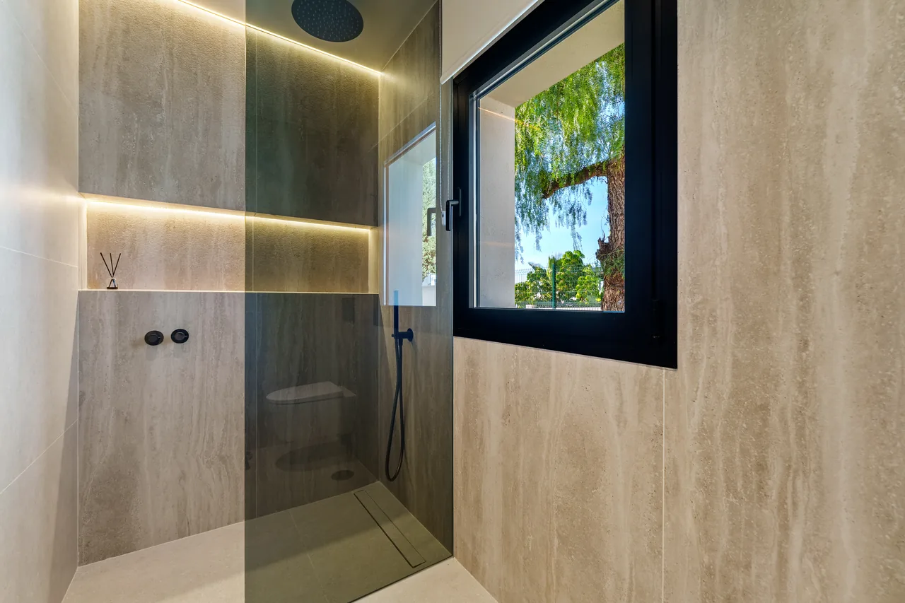 5-bedroom villa in El Rosario with private pool and private garden — image 7
