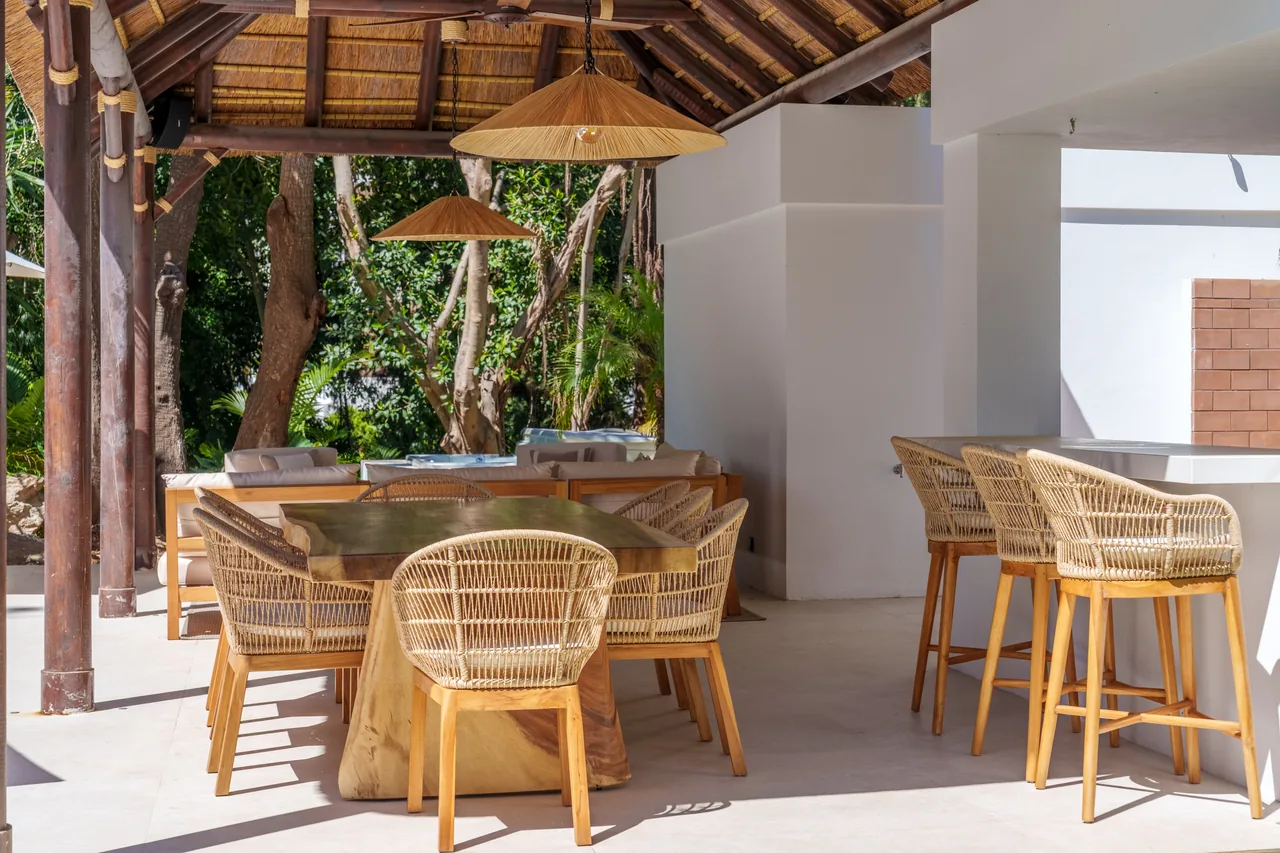 5-bedroom villa in Las Brisas with private pool and private garden — image 13