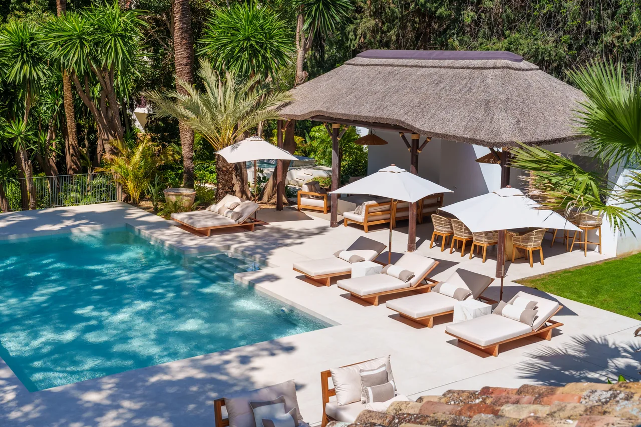 5-bedroom villa in Las Brisas with private pool and private garden — image 18