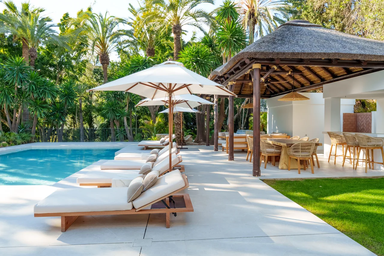 5-bedroom villa in Las Brisas with private pool and private garden — image 22