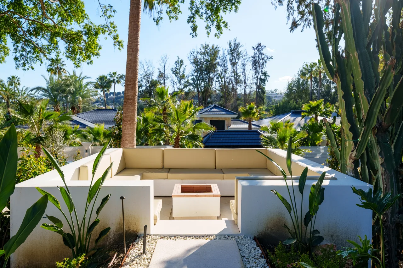 5-bedroom villa in Las Brisas with private pool and private garden — image 24