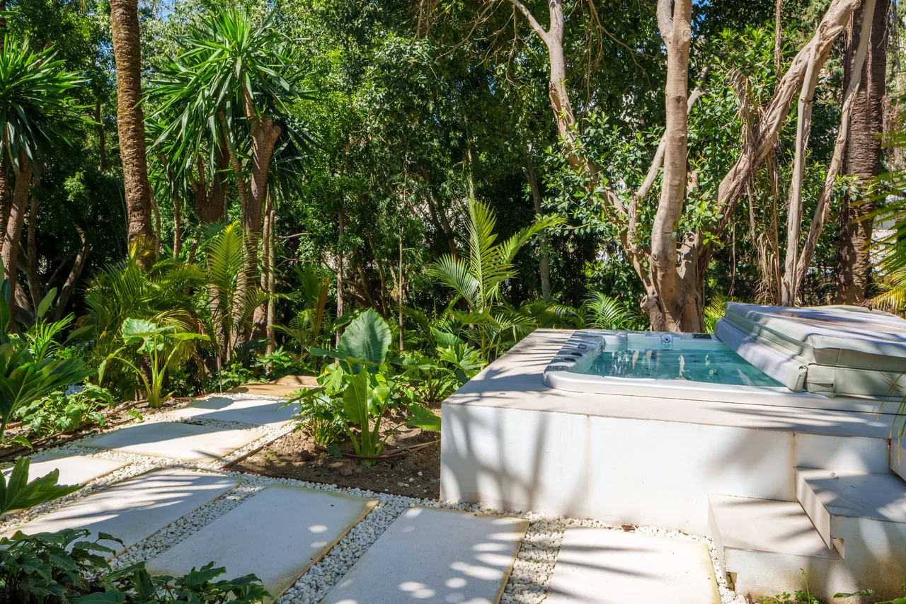 5-bedroom villa in Las Brisas with private pool and private garden — image 30