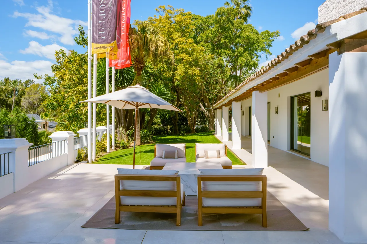 5-bedroom villa in Las Brisas with private pool and private garden — image 31