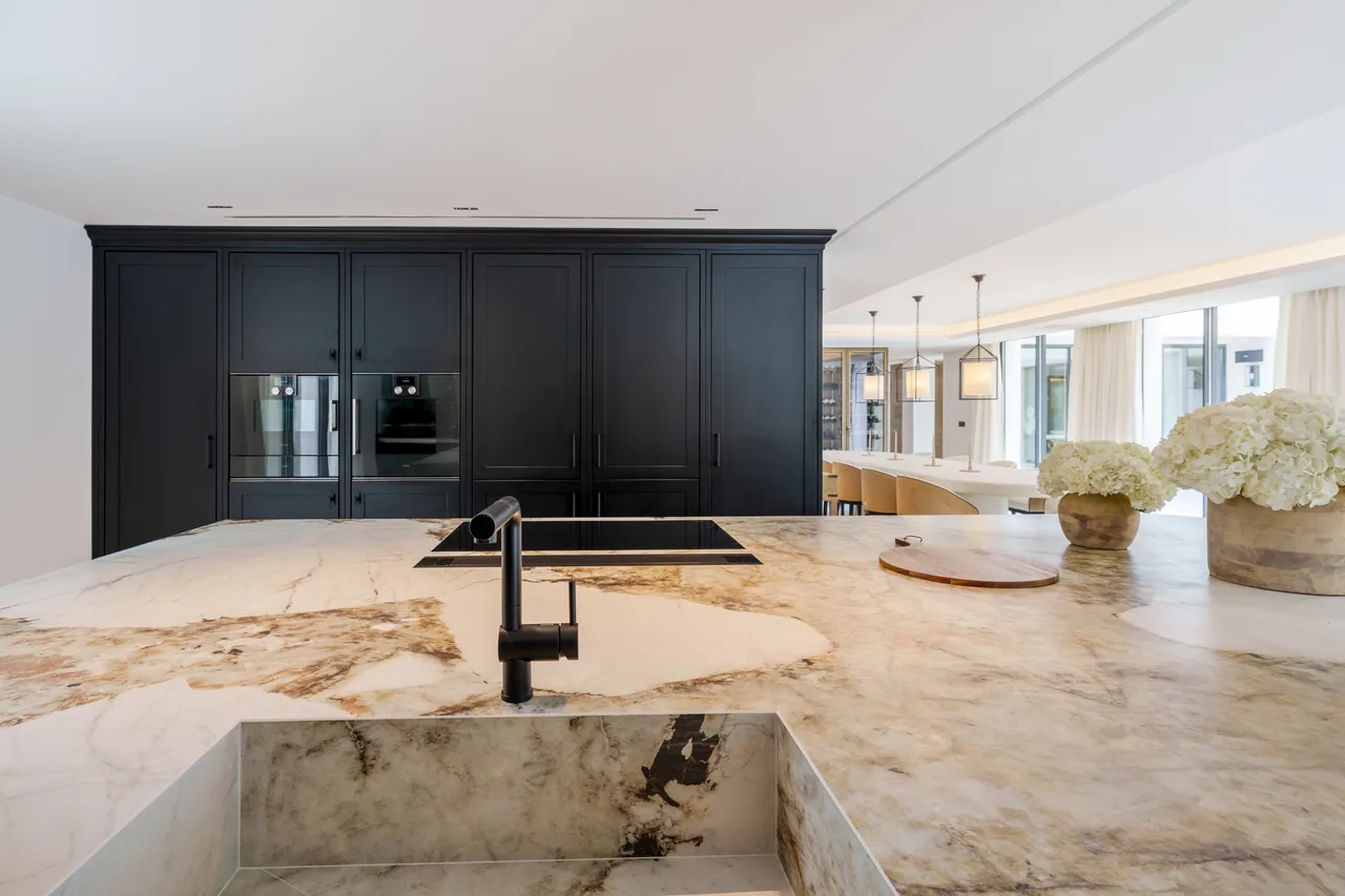5-bedroom villa in Las Brisas with private pool and private garden — image 38