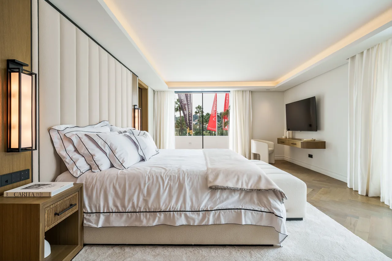 5-bedroom villa in Las Brisas with private pool and private garden — image 42