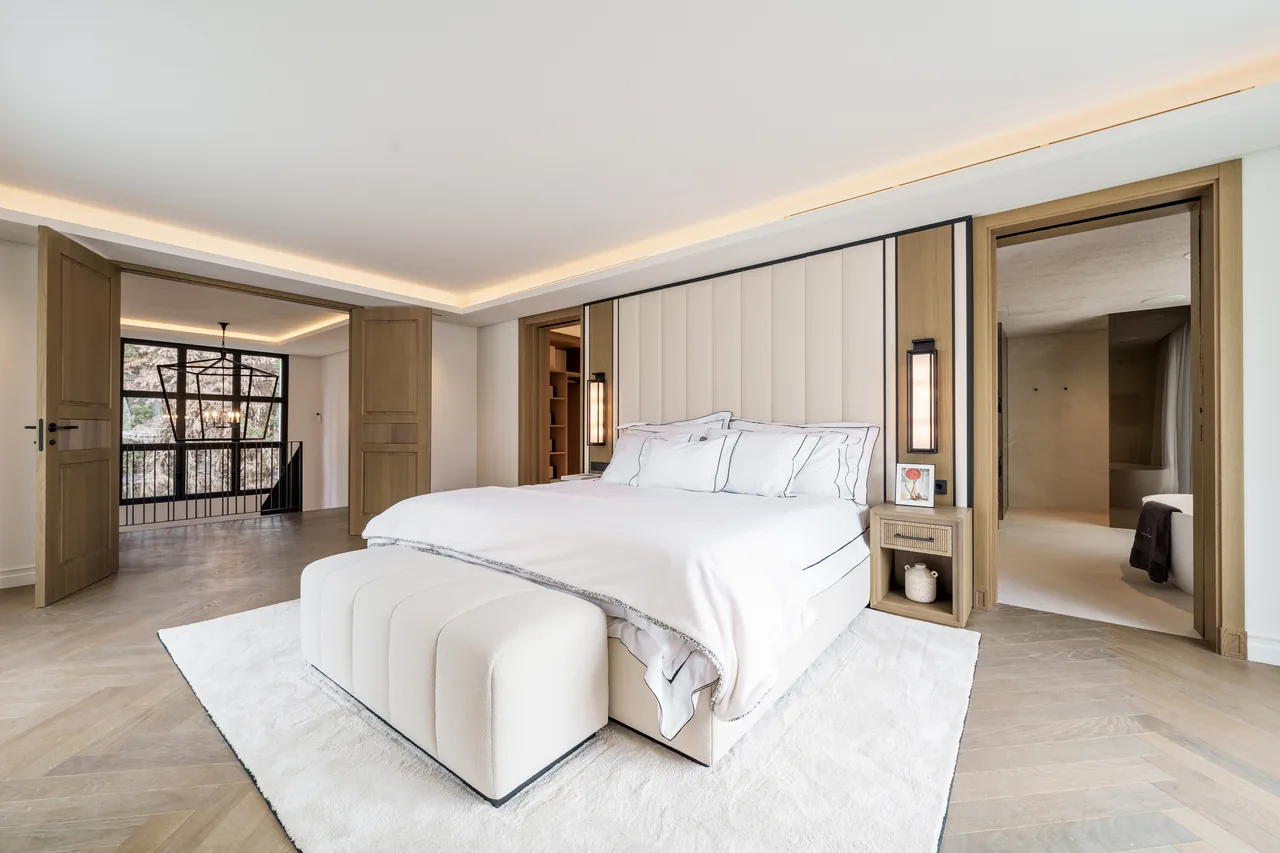 5-bedroom villa in Las Brisas with private pool and private garden — image 43