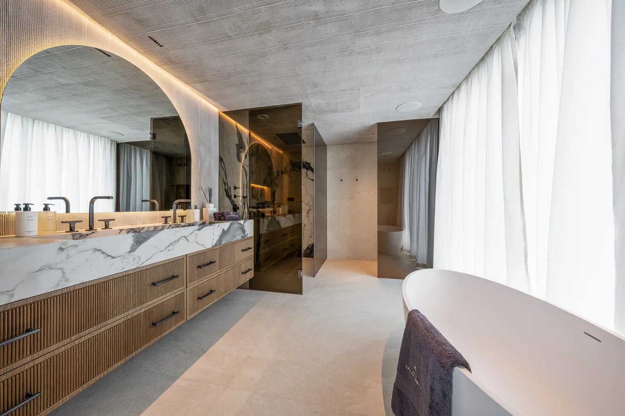 5-bedroom villa in Las Brisas with private pool and private garden — image 44