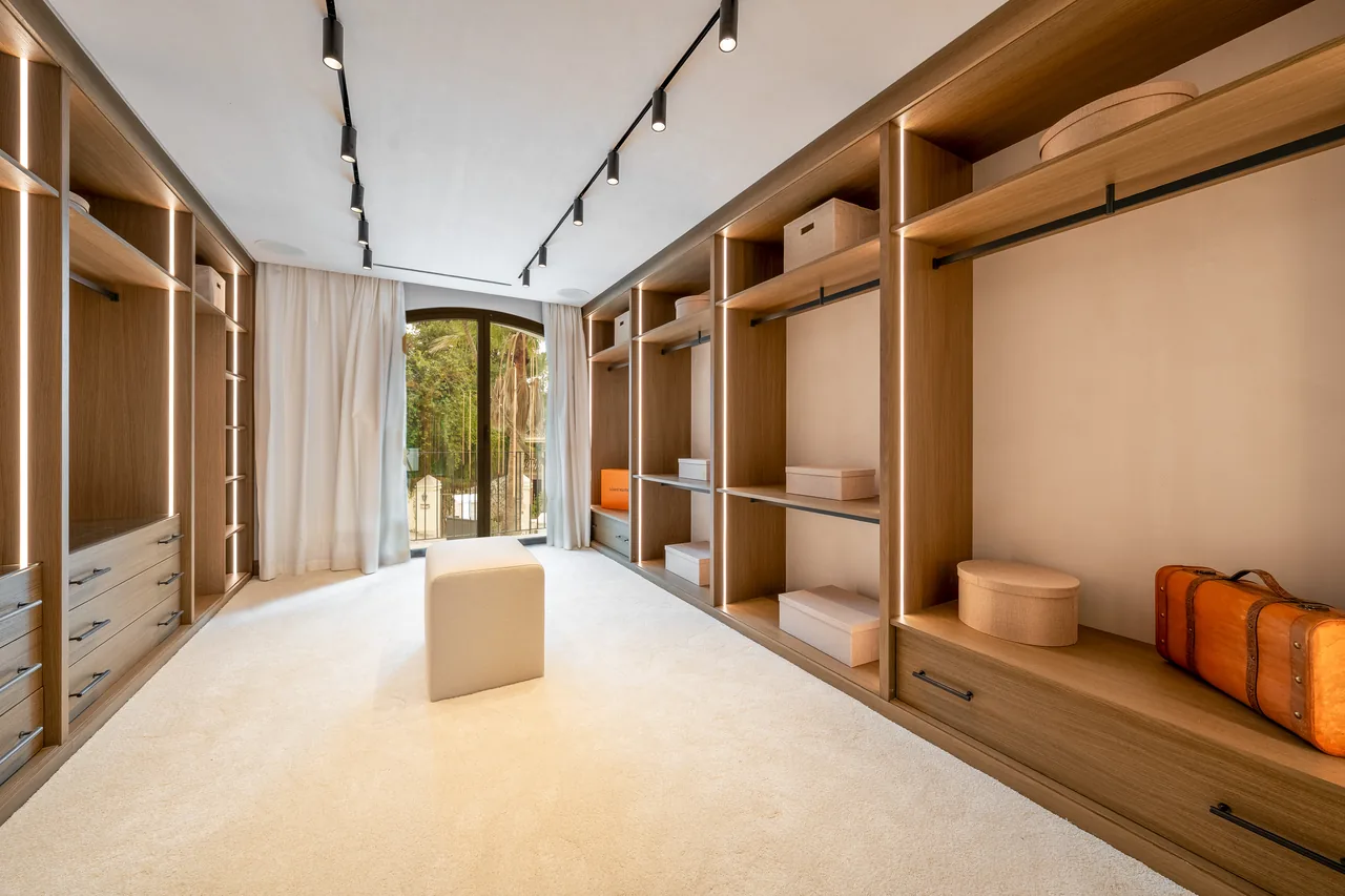 5-bedroom villa in Las Brisas with private pool and private garden — image 45