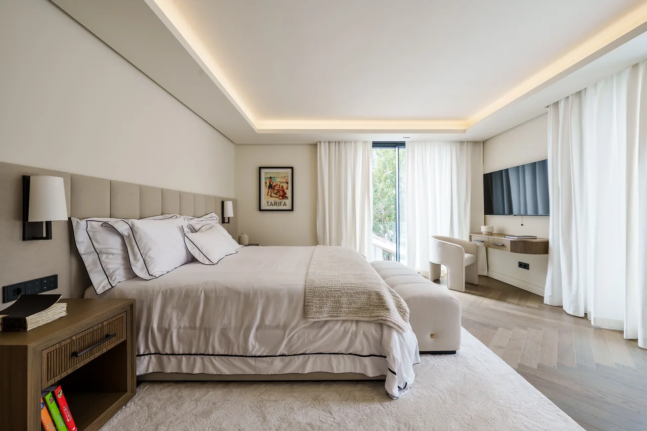 5-bedroom villa in Las Brisas with private pool and private garden — image 46