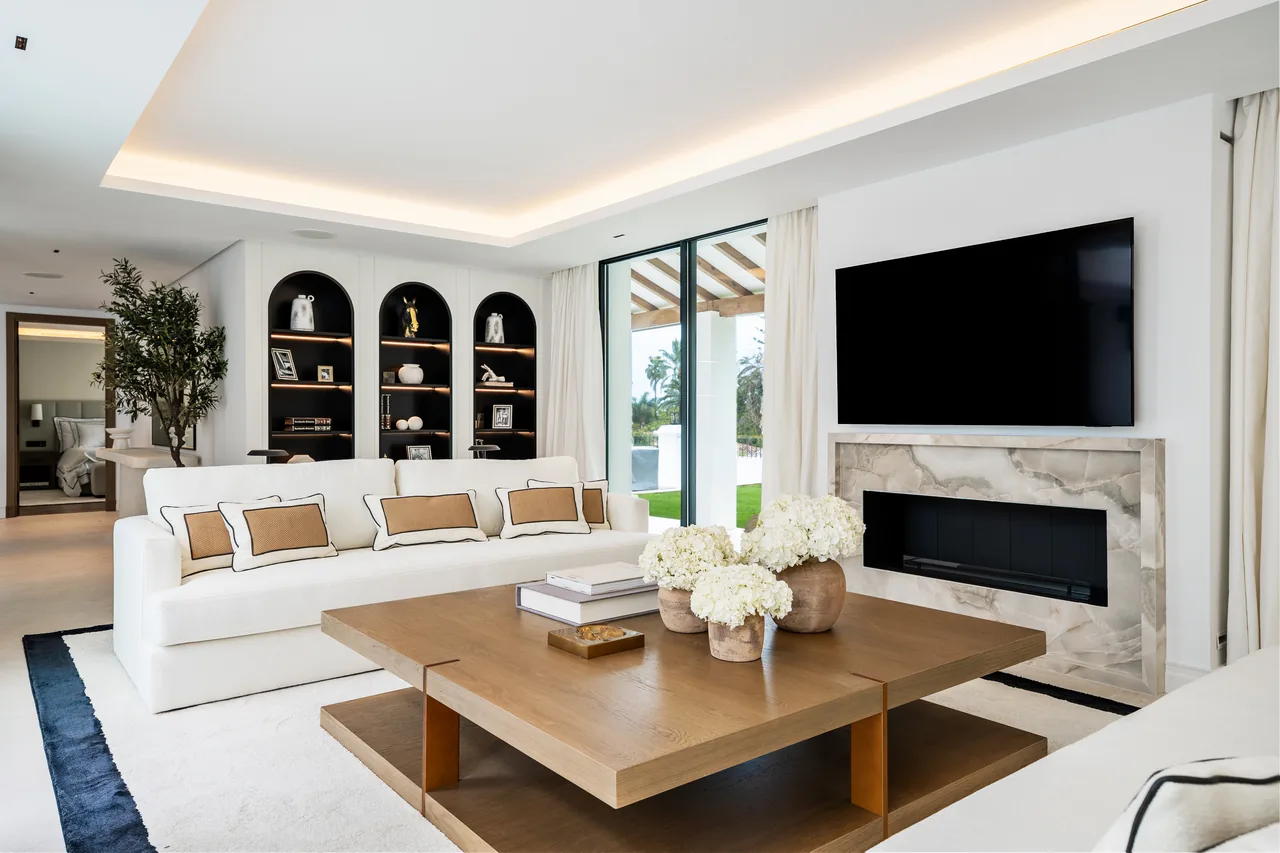 5-bedroom villa in Las Brisas with private pool and private garden — image 48