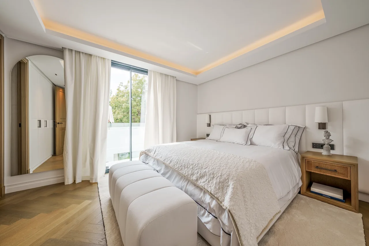 5-bedroom villa in Las Brisas with private pool and private garden — image 49