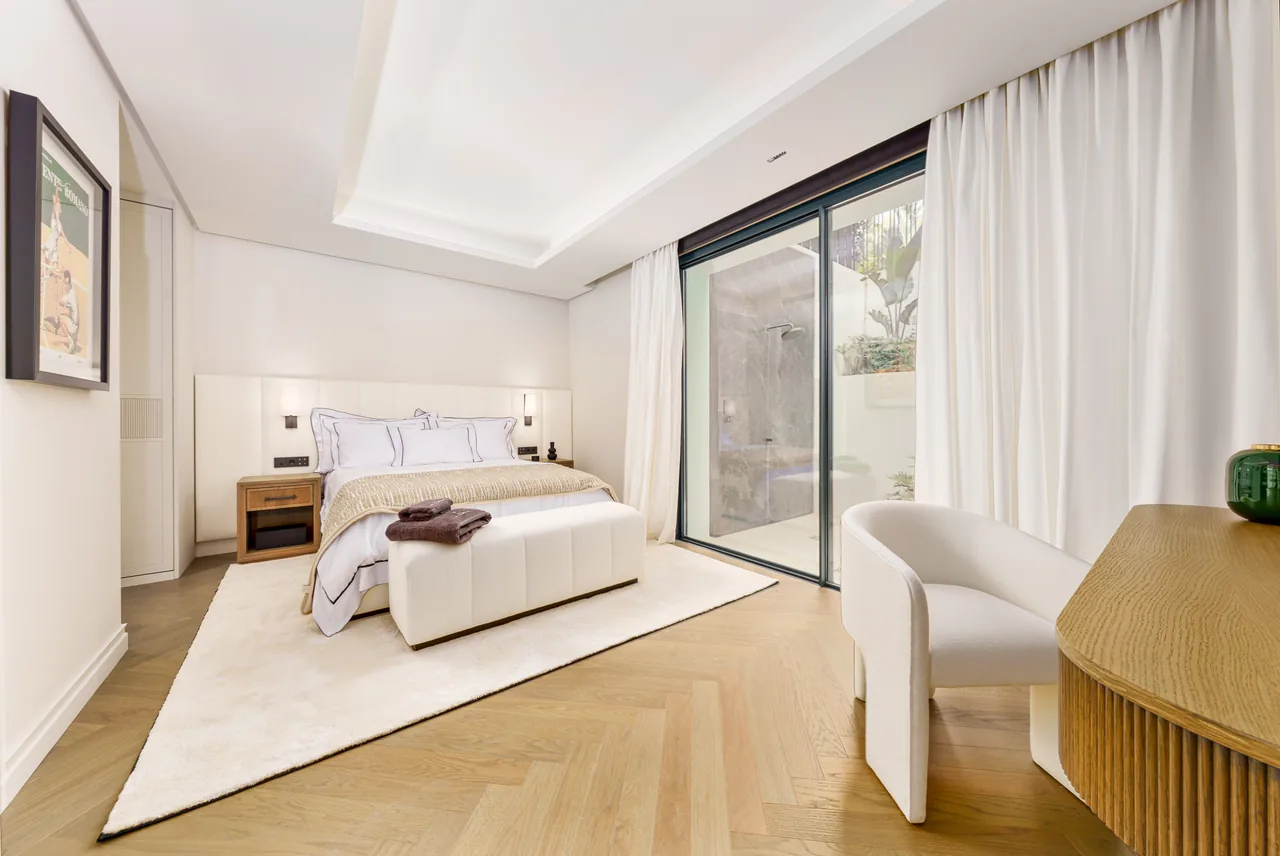 5-bedroom villa in Las Brisas with private pool and private garden — image 53