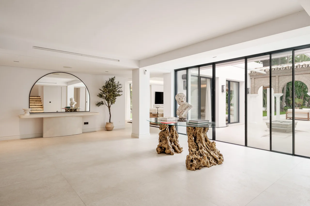5-bedroom villa in Las Brisas with private pool and private garden — image 59
