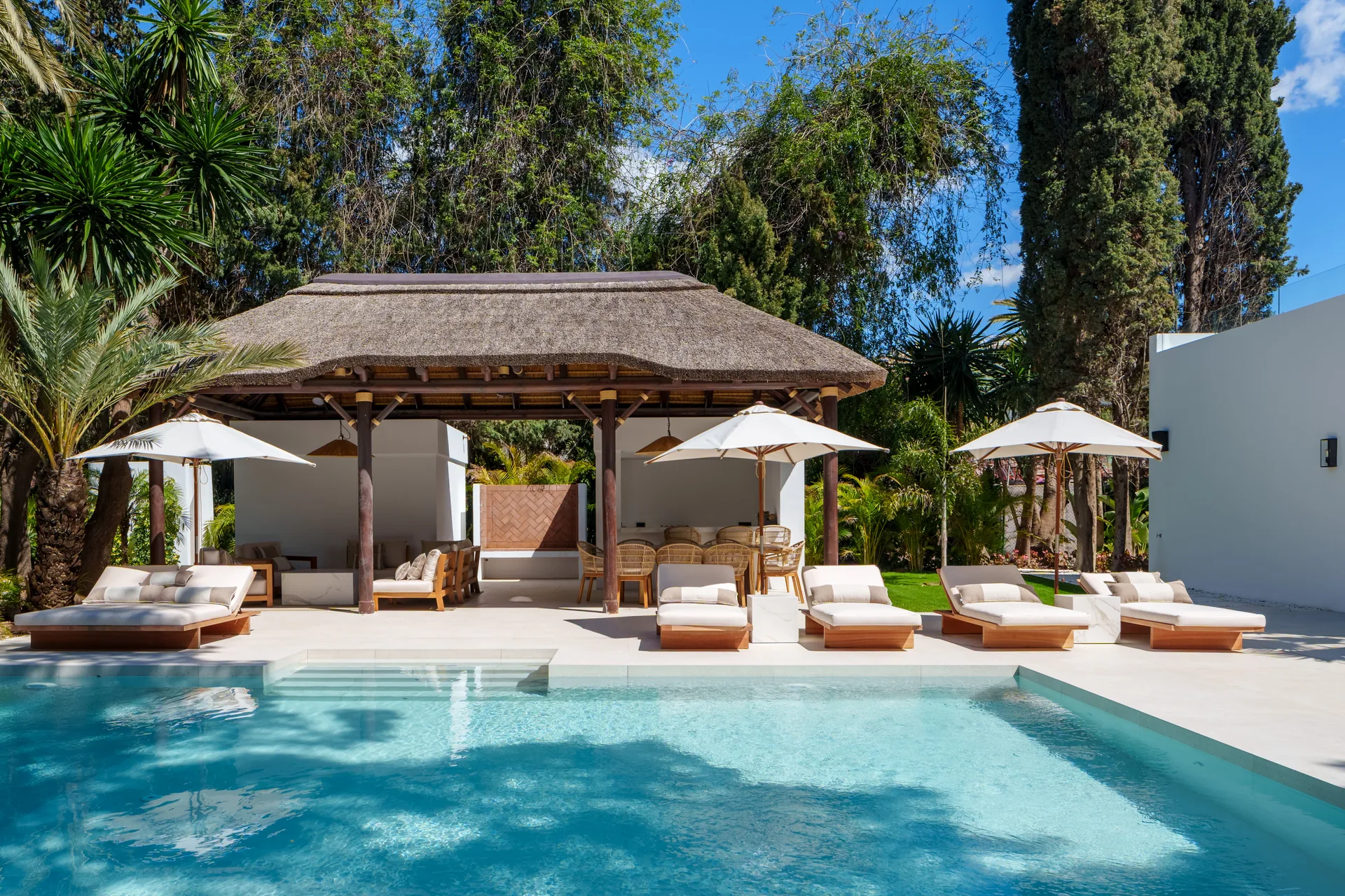 5-bedroom villa in Las Brisas with private pool and private garden — image 68