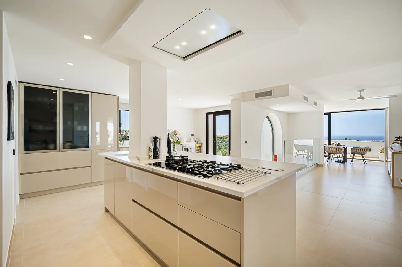 5-bedroom villa in Las Lomas de Nueva with private pool and private garden — image 3
