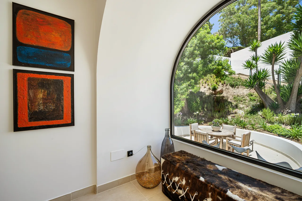 5-bedroom villa in Las Lomas de Nueva with private pool and private garden — image 4