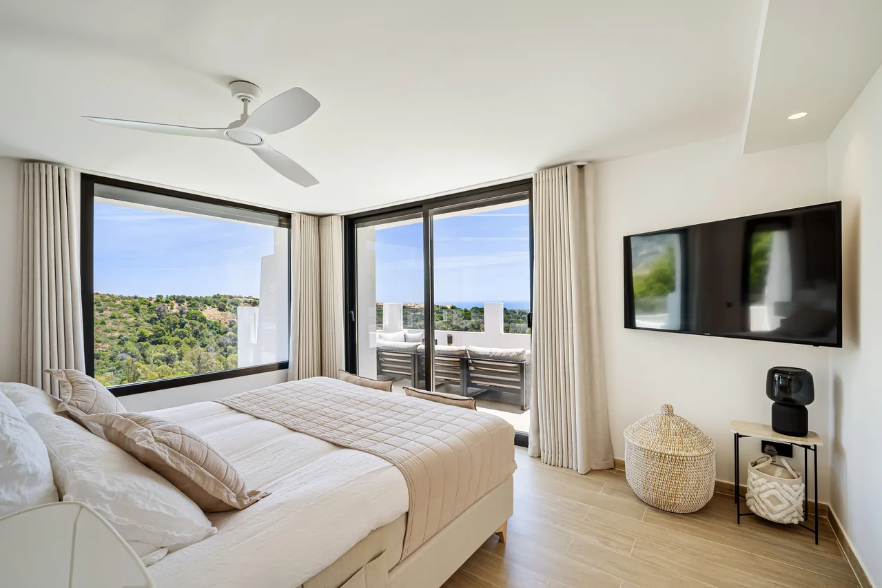 5-bedroom villa in Las Lomas de Nueva with private pool and private garden — image 7