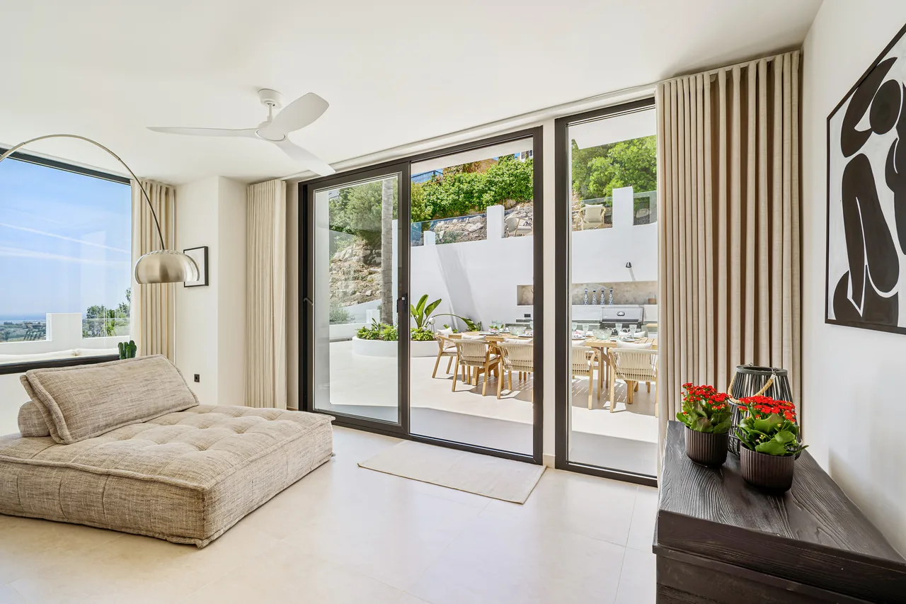 5-bedroom villa in Las Lomas de Nueva with private pool and private garden — image 11