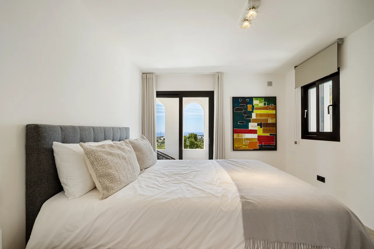 5-bedroom villa in Las Lomas de Nueva with private pool and private garden — image 12