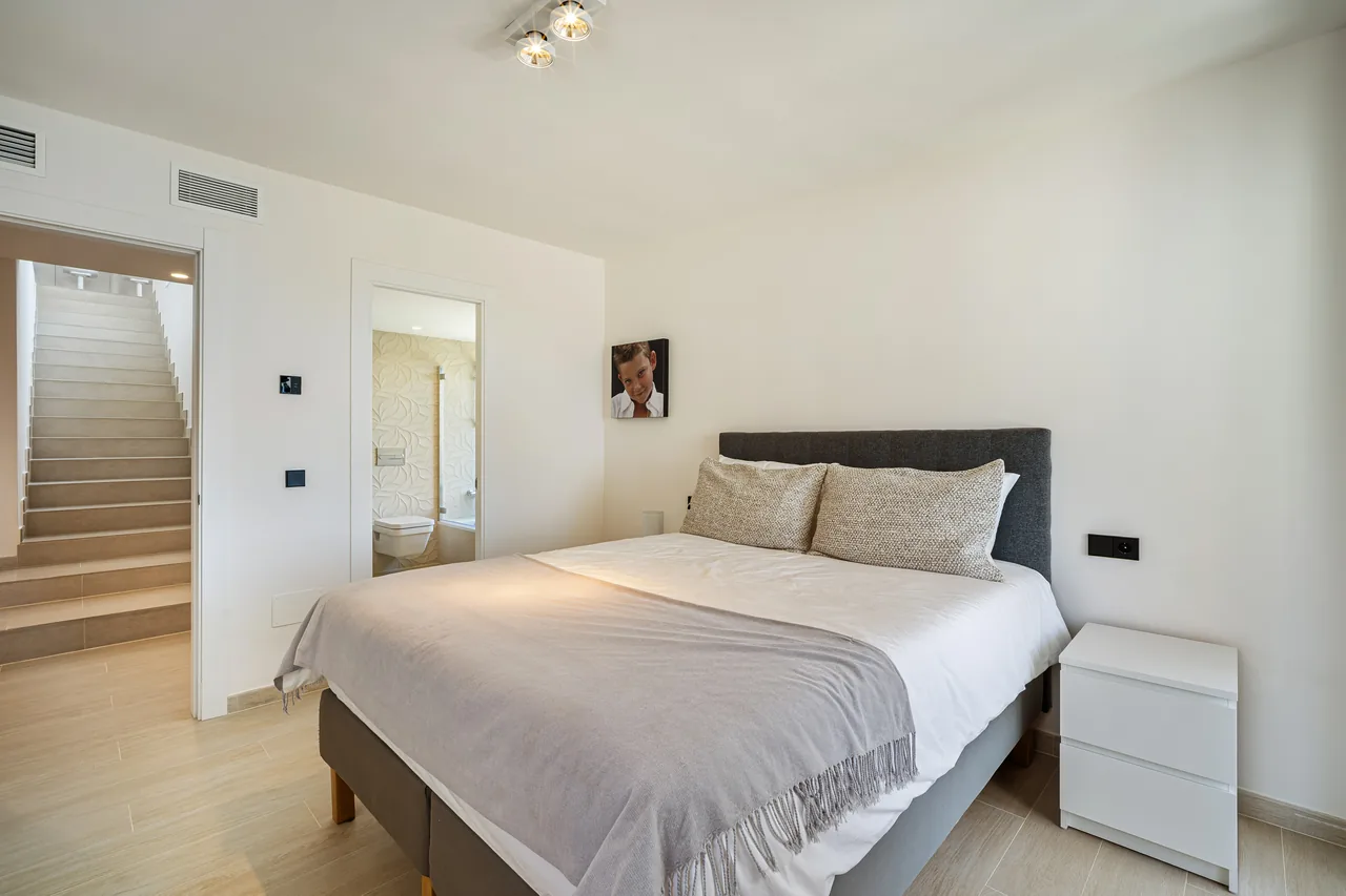 5-bedroom villa in Las Lomas de Nueva with private pool and private garden — image 13