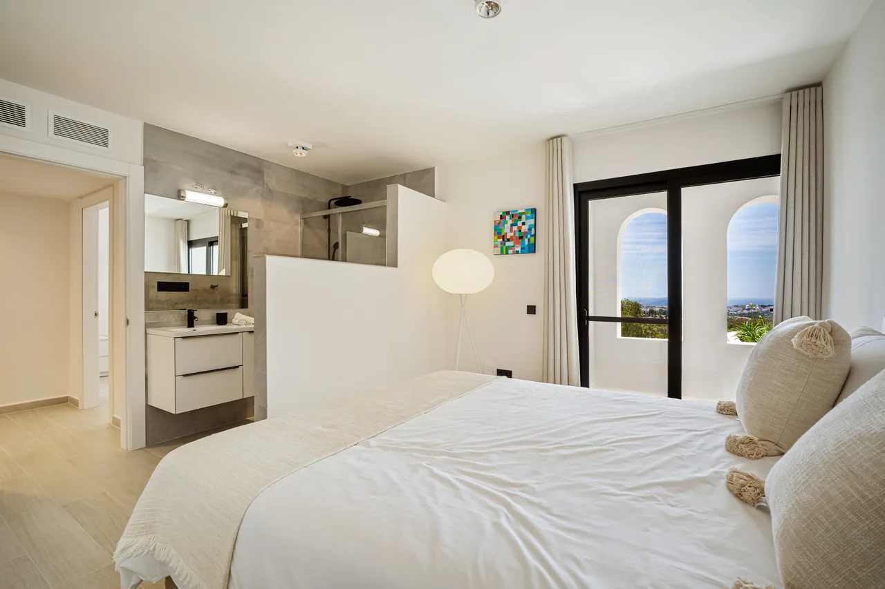 5-bedroom villa in Las Lomas de Nueva with private pool and private garden — image 15