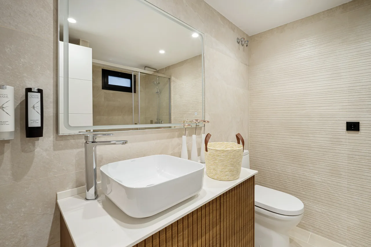 5-bedroom villa in Las Lomas de Nueva with private pool and private garden — image 18