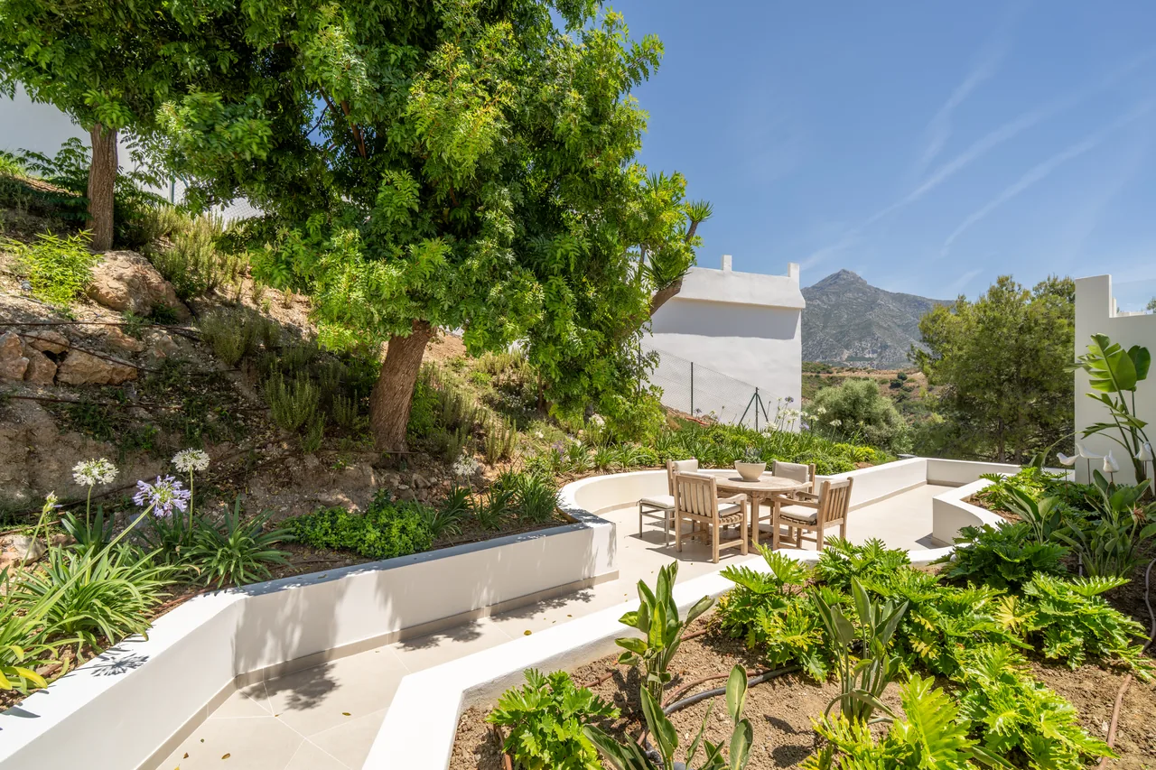 5-bedroom villa in Las Lomas de Nueva with private pool and private garden — image 21