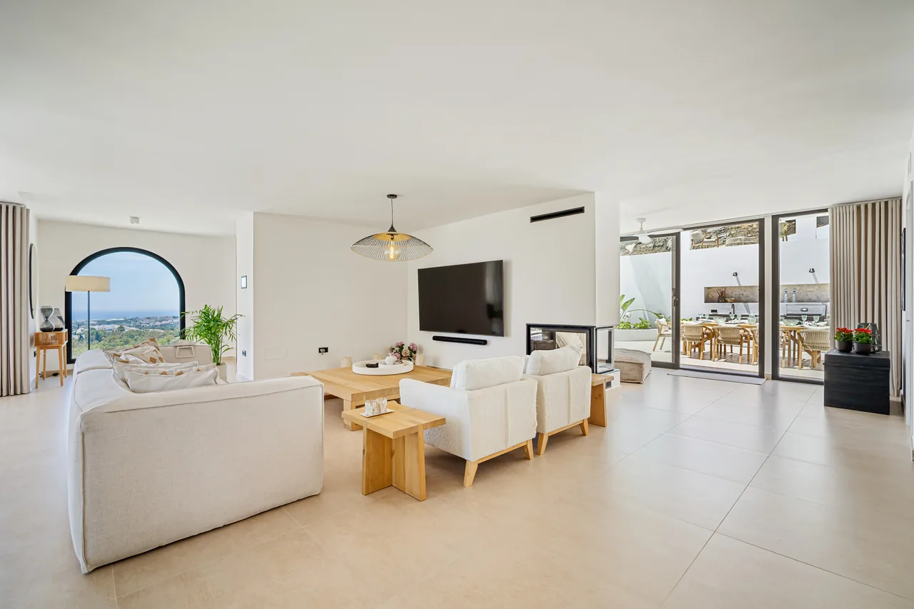 5-bedroom villa in Las Lomas de Nueva with private pool and private garden — image 22