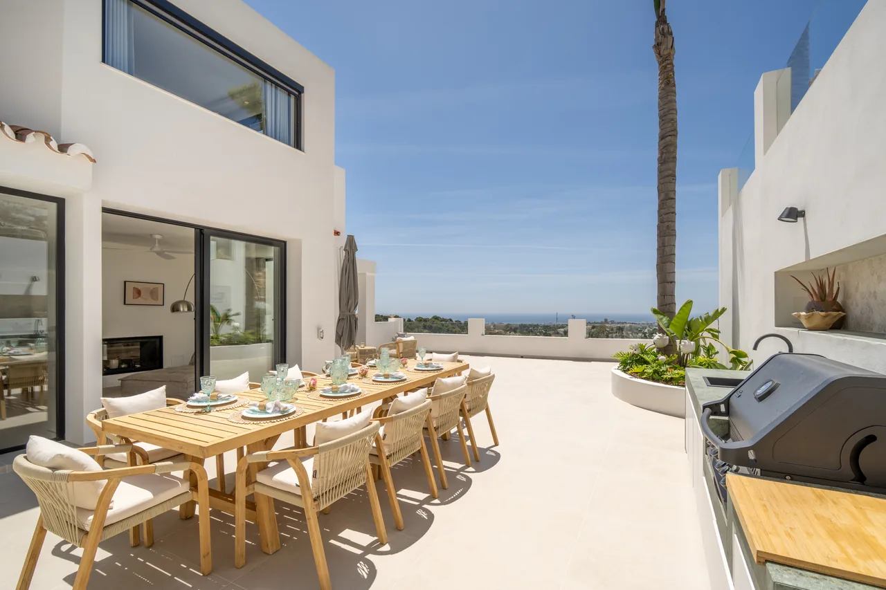 5-bedroom villa in Las Lomas de Nueva with private pool and private garden — image 23