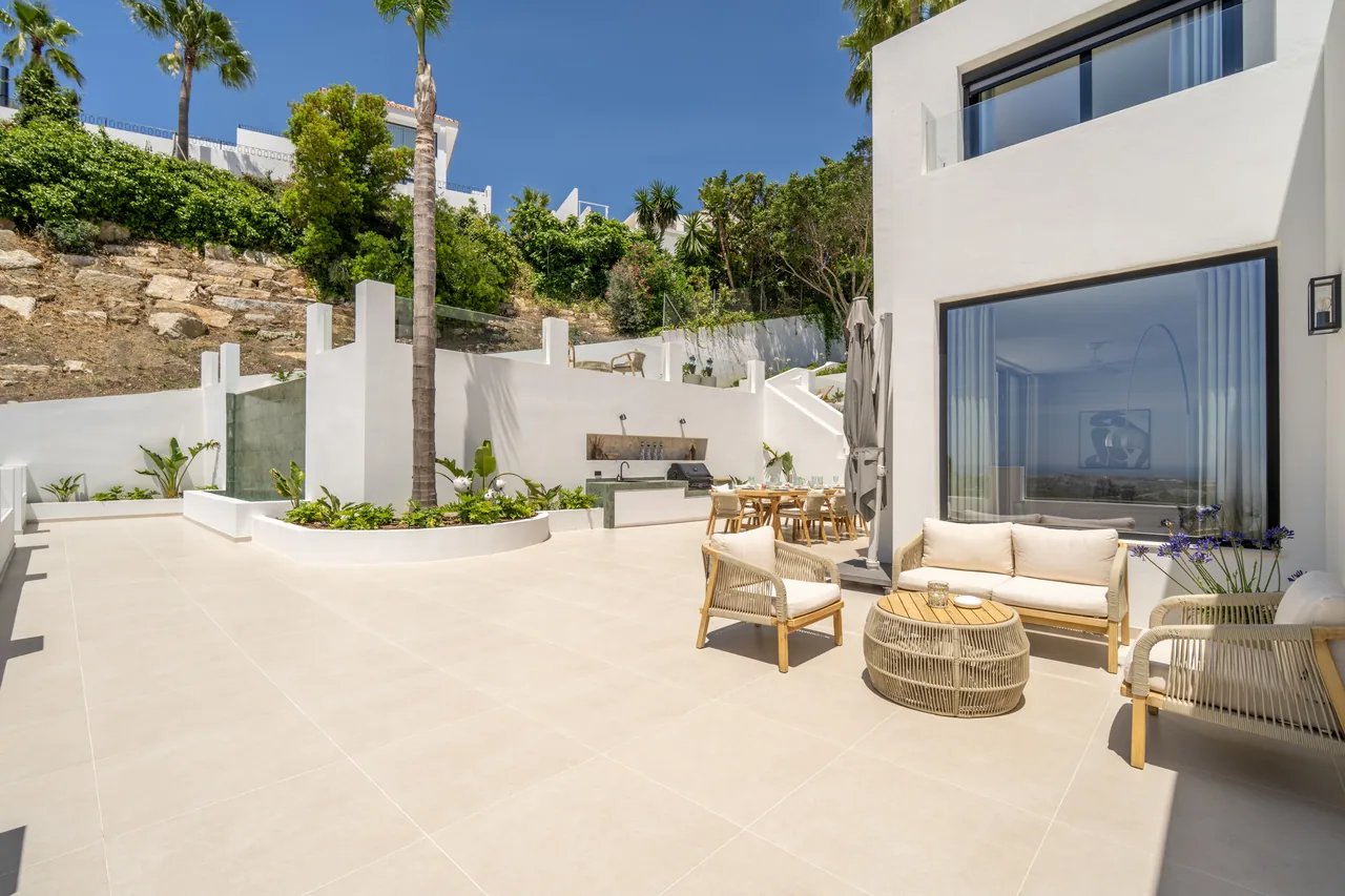 5-bedroom villa in Las Lomas de Nueva with private pool and private garden — image 24