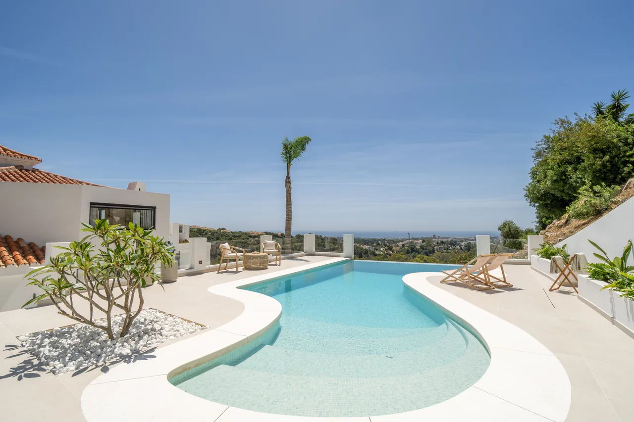 5-bedroom villa in Las Lomas de Nueva with private pool and private garden — image 25