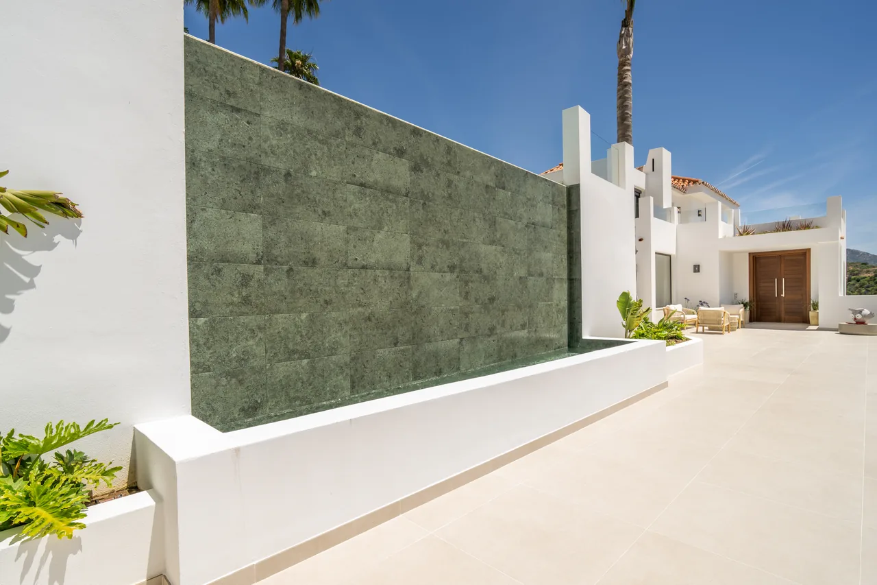 5-bedroom villa in Las Lomas de Nueva with private pool and private garden — image 31
