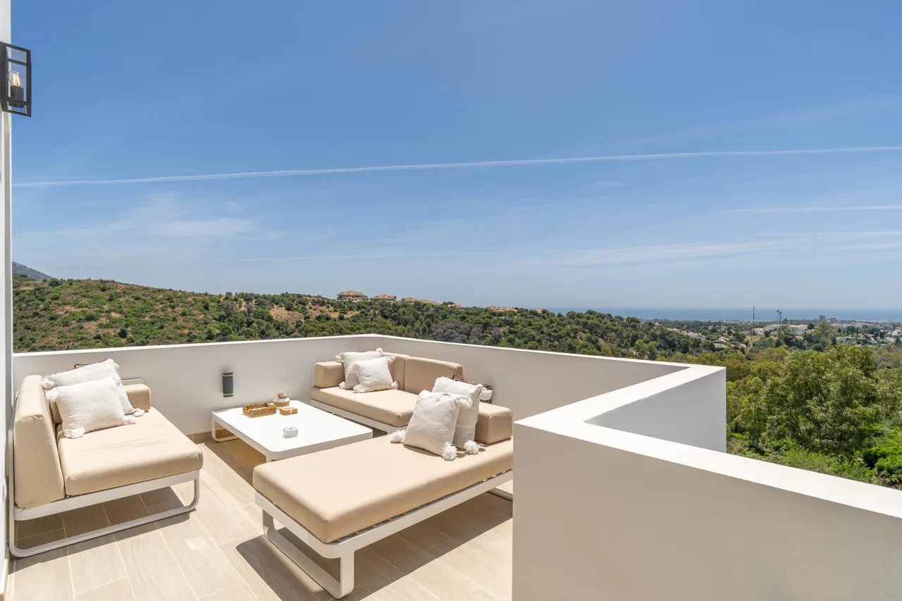 5-bedroom villa in Las Lomas de Nueva with private pool and private garden — image 34