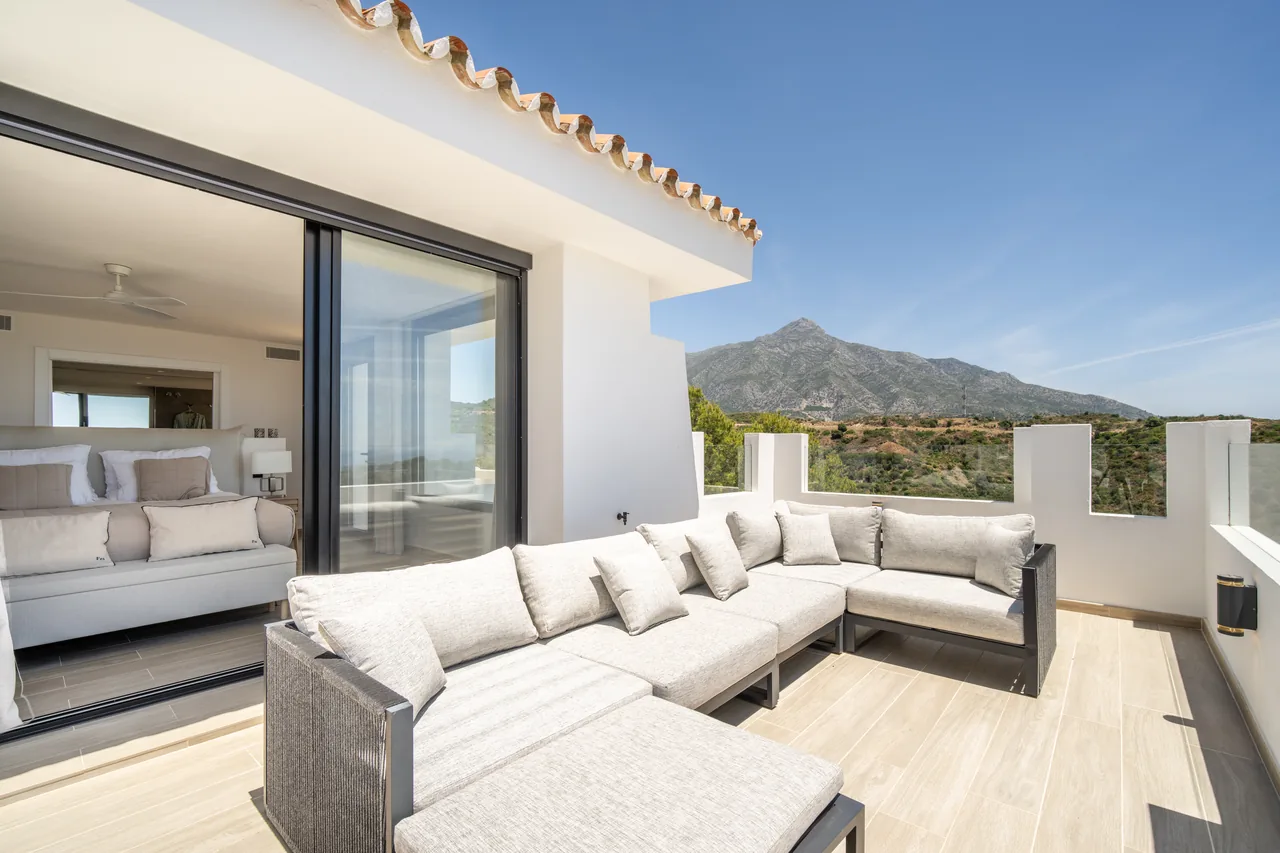 5-bedroom villa in Las Lomas de Nueva with private pool and private garden — image 35
