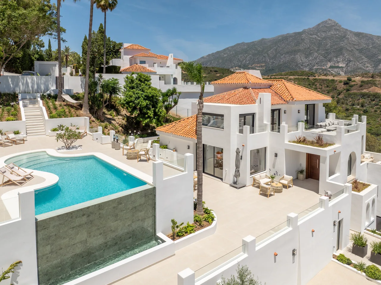 5-bedroom villa in Las Lomas de Nueva with private pool and private garden — image 41