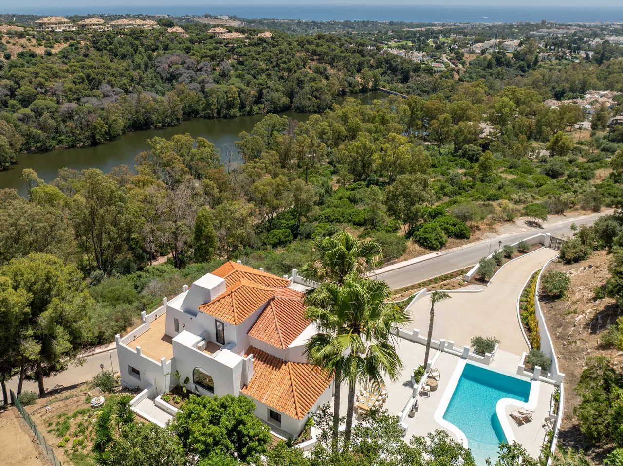 5-bedroom villa in Las Lomas de Nueva with private pool and private garden — image 45