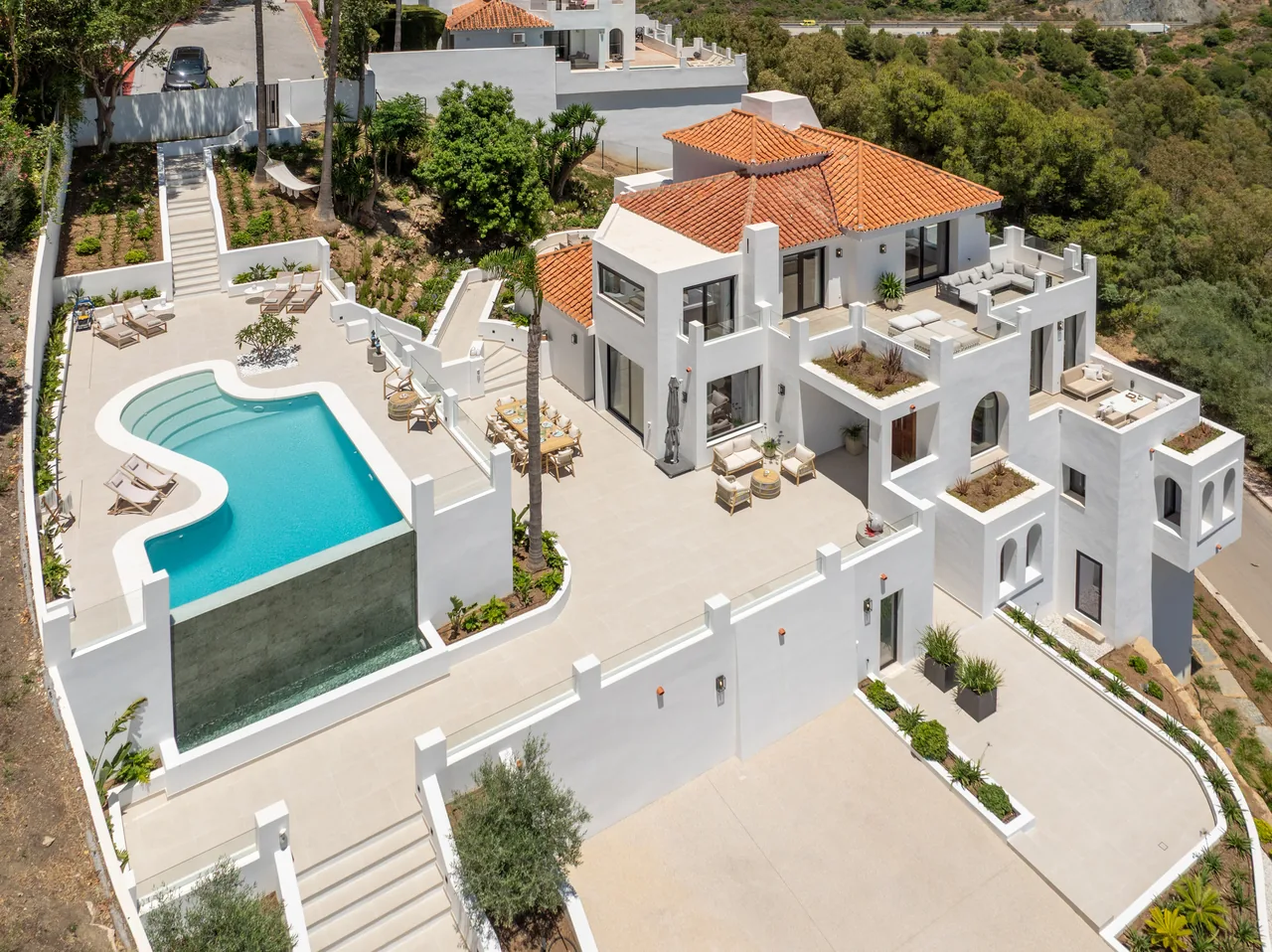 5-bedroom villa in Las Lomas de Nueva with private pool and private garden