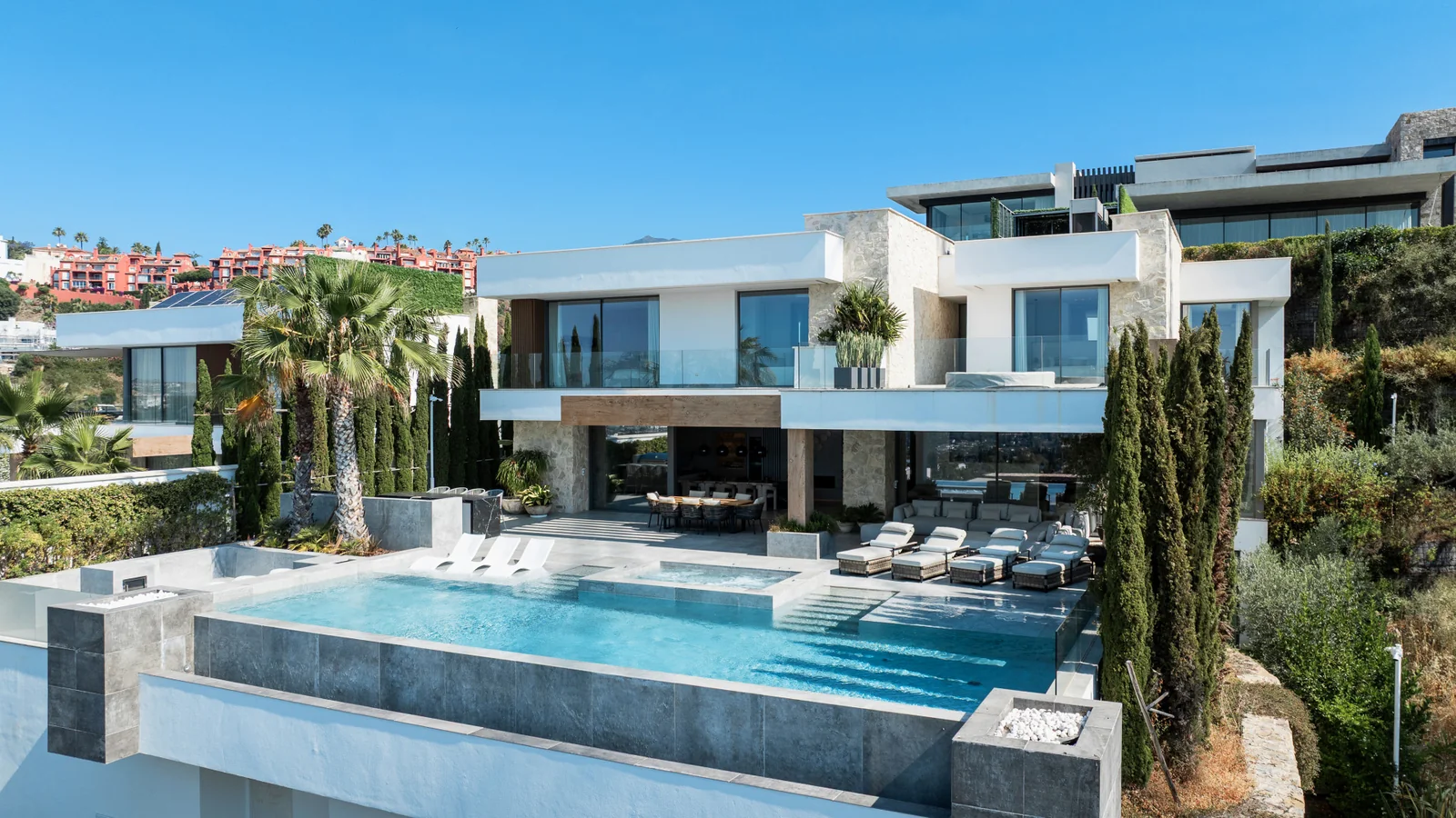 6-bedroom villa in La Quinta with private pool and private garden