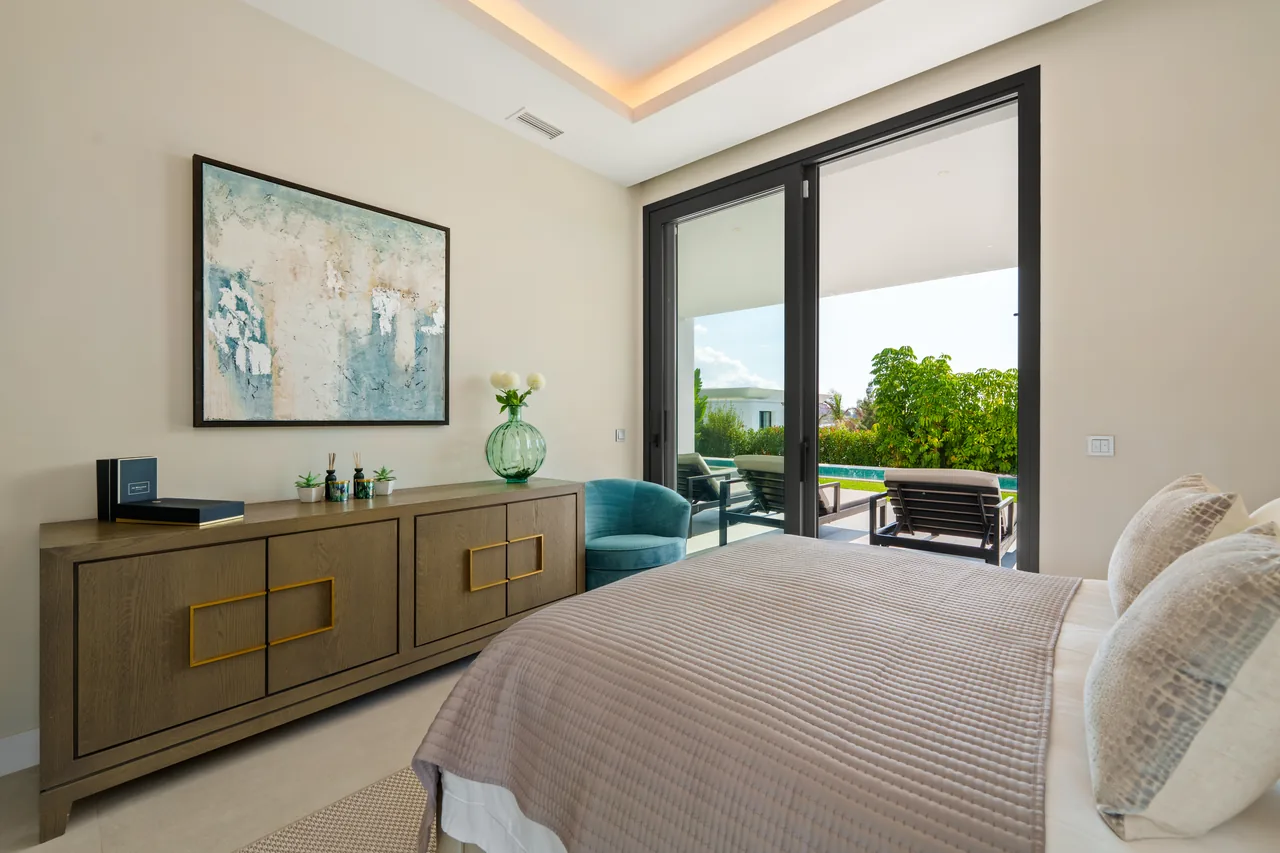 6-bedroom villa in La Quinta with private pool and private garden — image 15