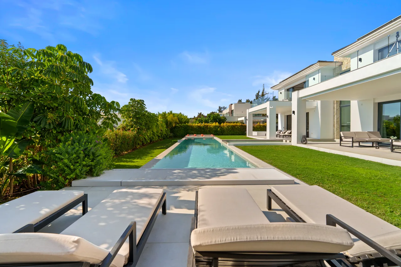 6-bedroom villa in La Quinta with private pool and private garden — image 22