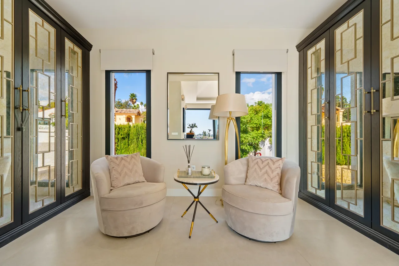 6-bedroom villa in La Quinta with private pool and private garden — image 25
