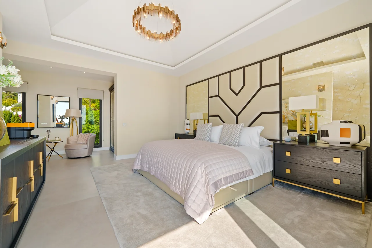 6-bedroom villa in La Quinta with private pool and private garden — image 28