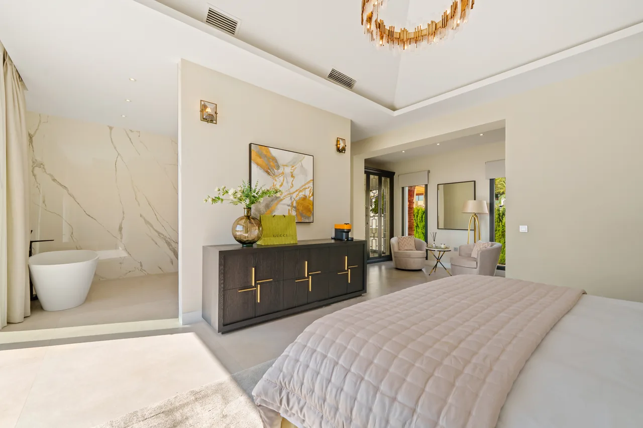 6-bedroom villa in La Quinta with private pool and private garden — image 29