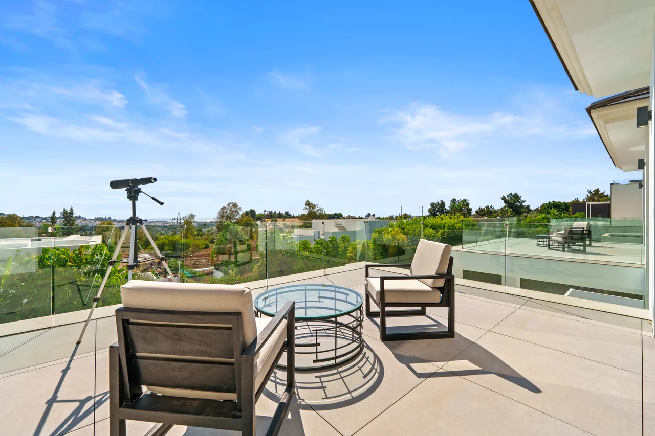 6-bedroom villa in La Quinta with private pool and private garden — image 33