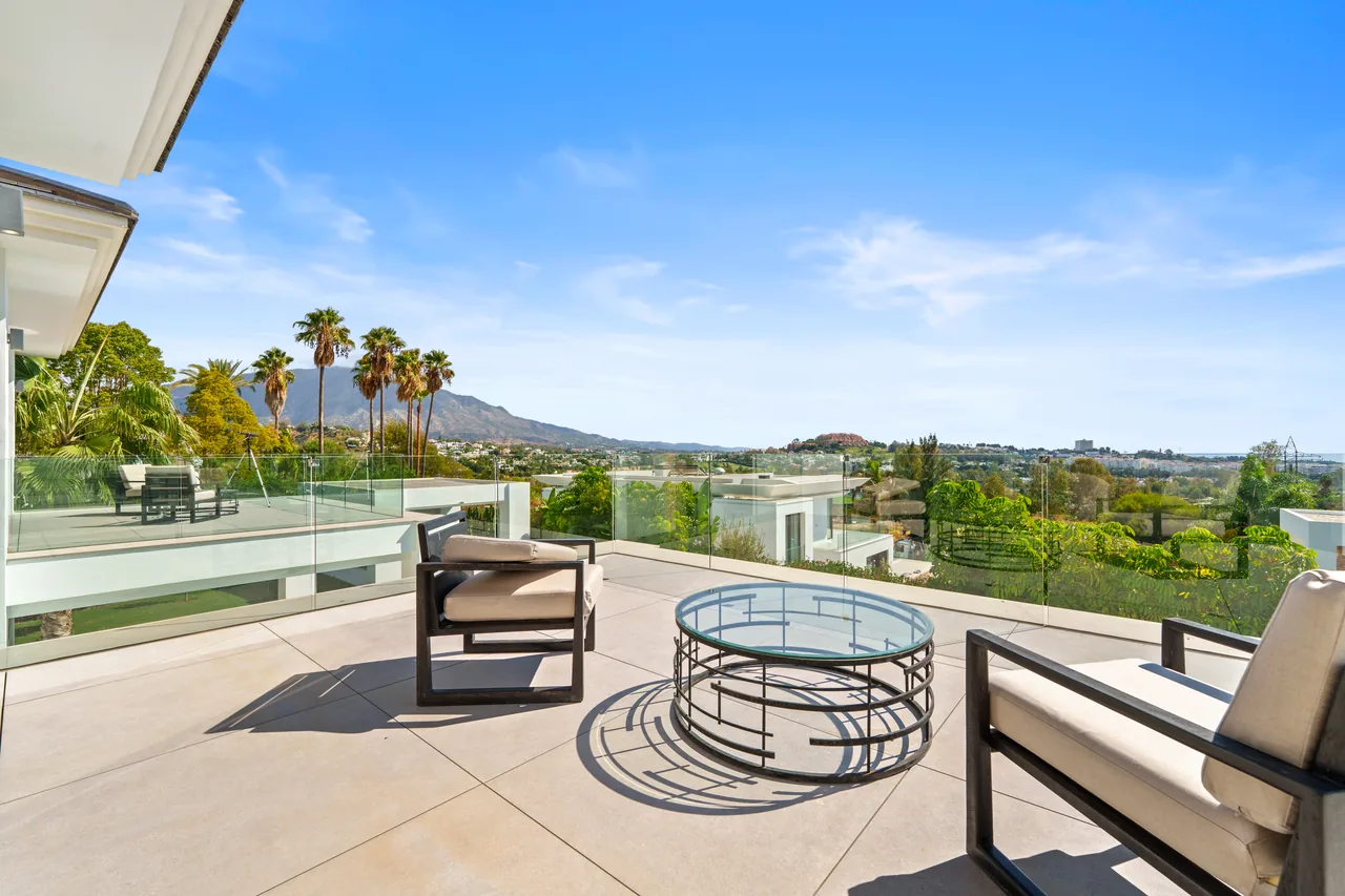 6-bedroom villa in La Quinta with private pool and private garden — image 37