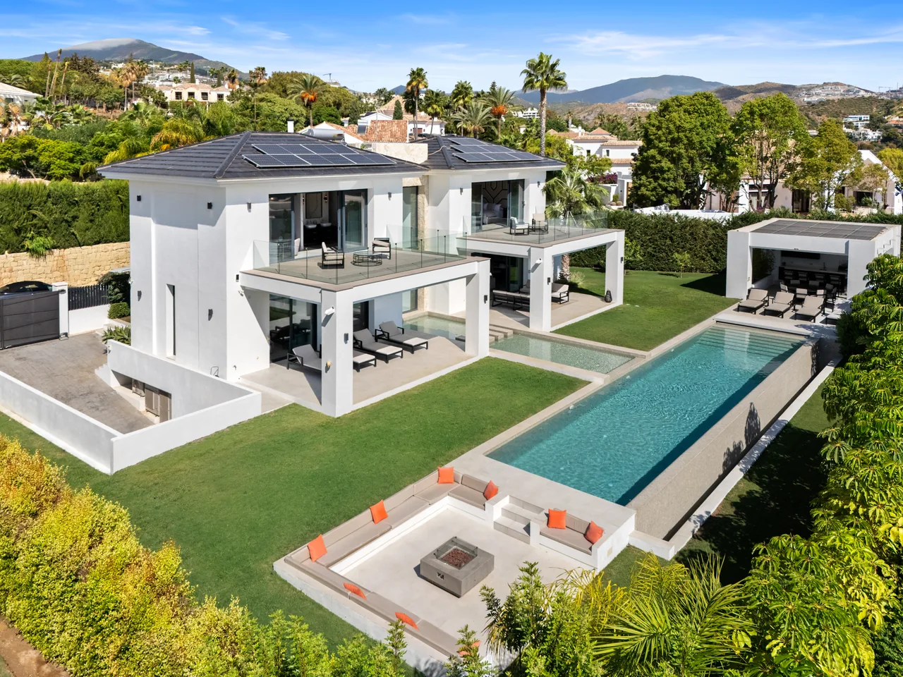 6-bedroom villa in La Quinta with private pool and private garden — image 39
