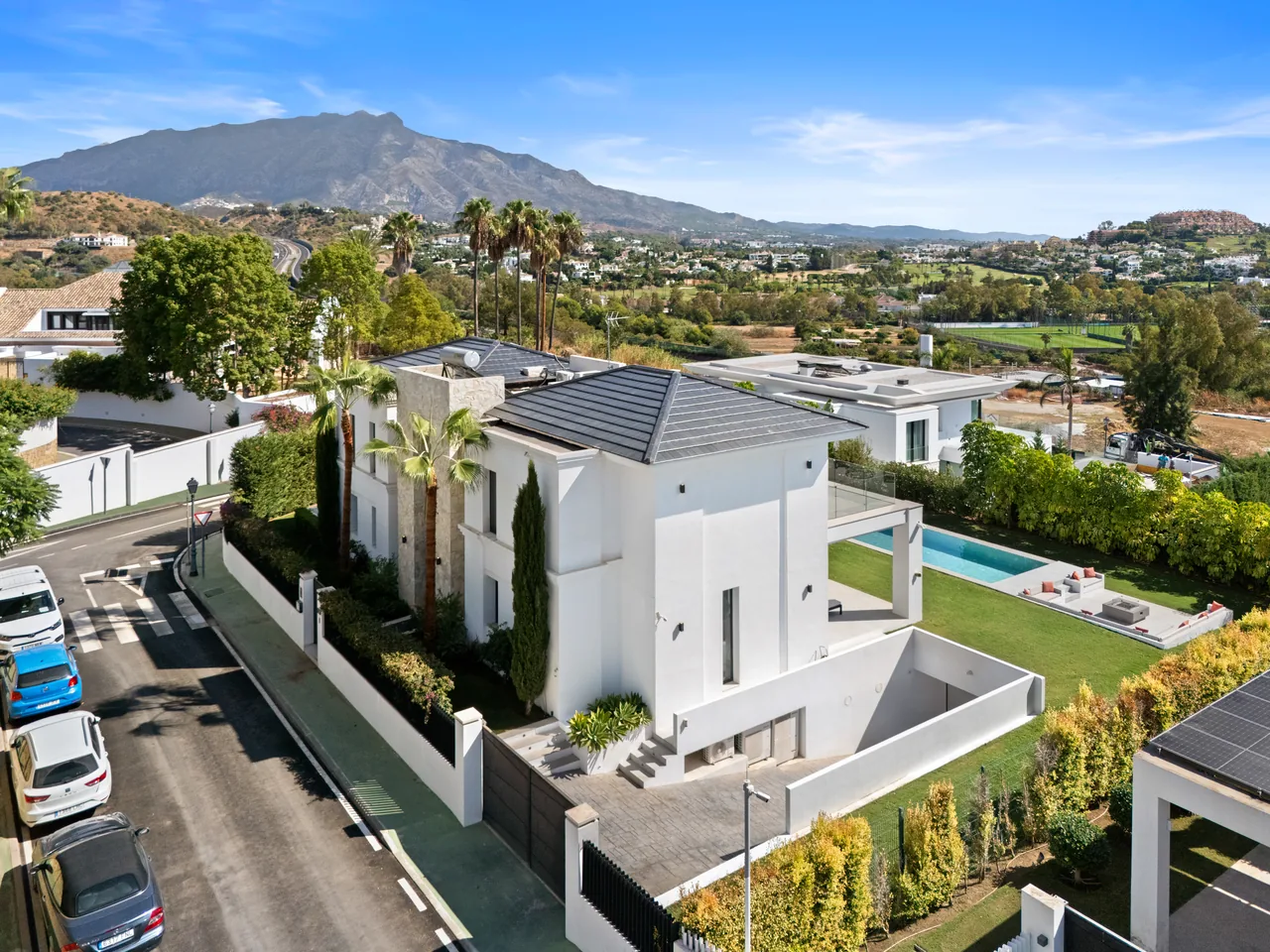 6-bedroom villa in La Quinta with private pool and private garden — image 40