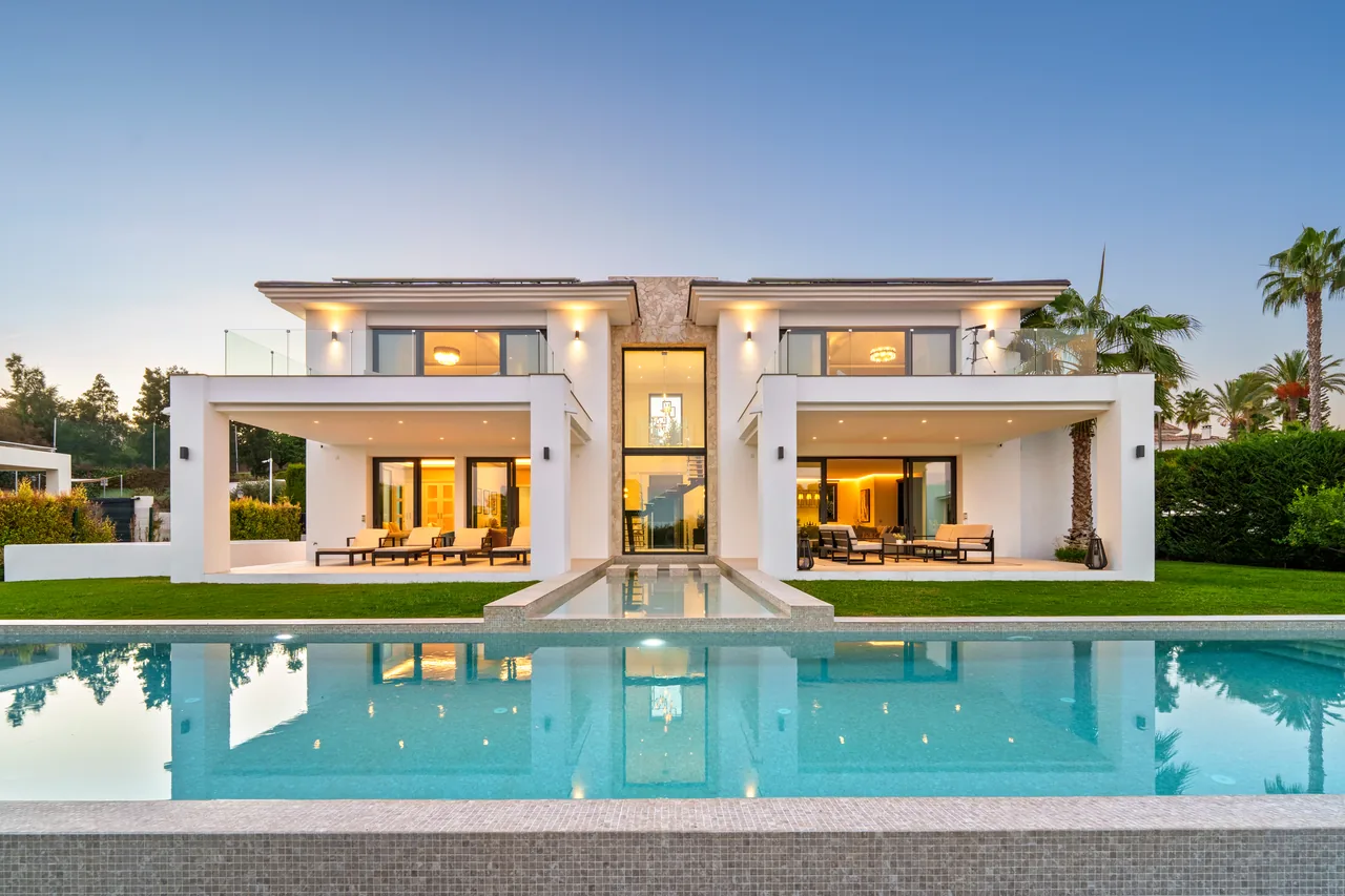 6-bedroom villa in La Quinta with private pool and private garden — image 46