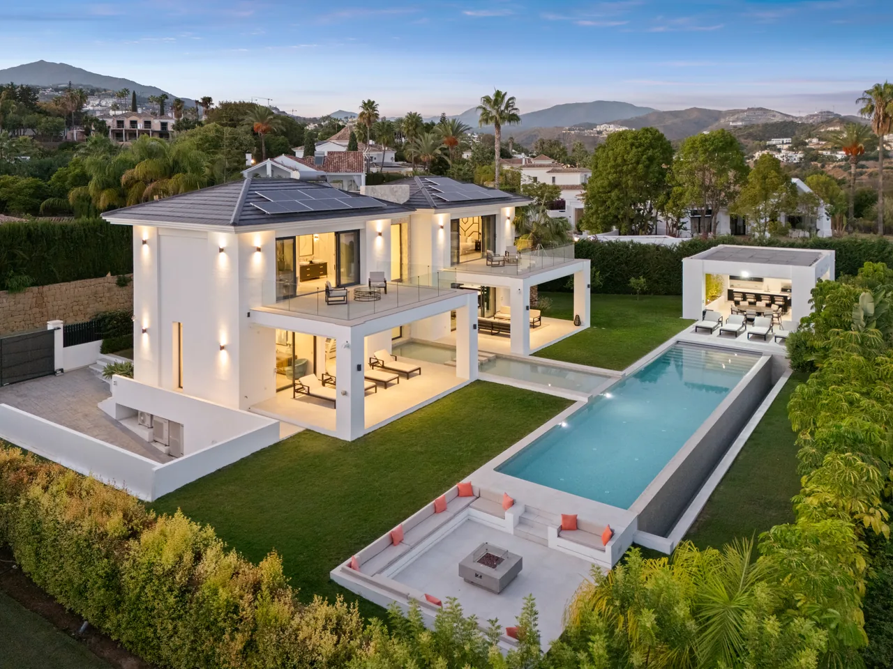 6-bedroom villa in La Quinta with private pool and private garden — image 52
